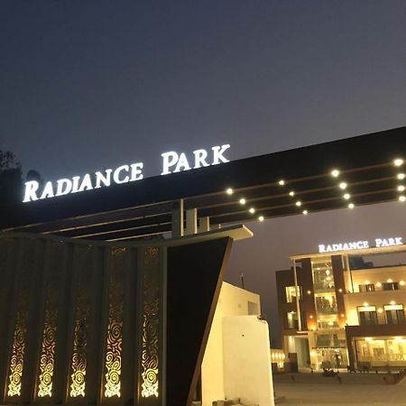 Hotel Radiance Park Rāmpur Kültér fotó